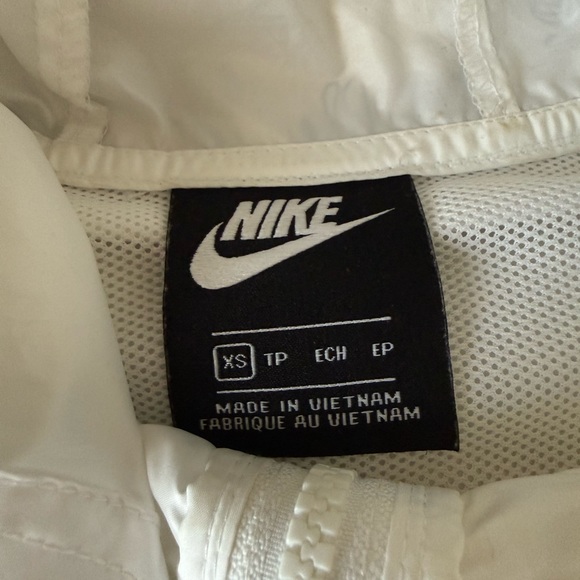 Nike Windbreaker - Picture 2 of 3